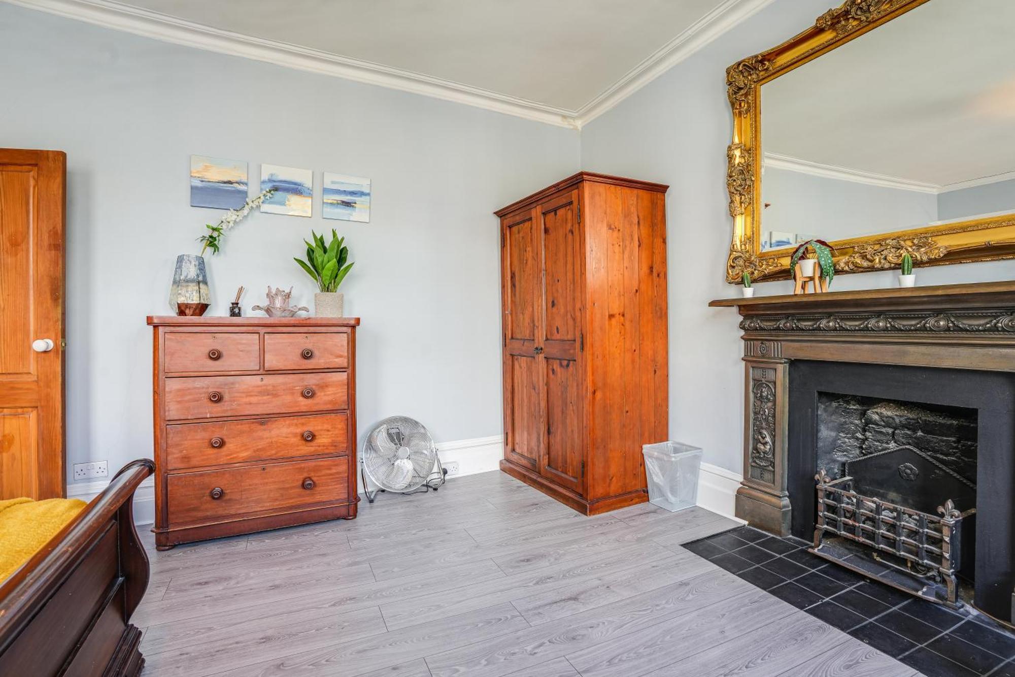 Elegant 3br Luxury Super Large Flat With Jacuzzi Apartment London